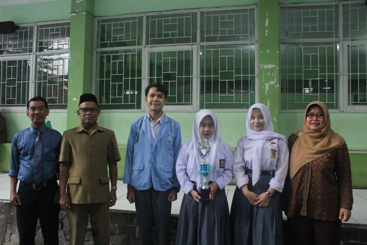 Juara 1 Lomba Cerdas Cermat